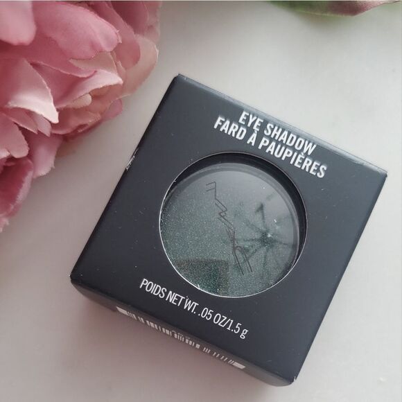 MAC Frost That's Showbiz Baby Eyeshadow (warm dark green frost) - Picture 10 of 14